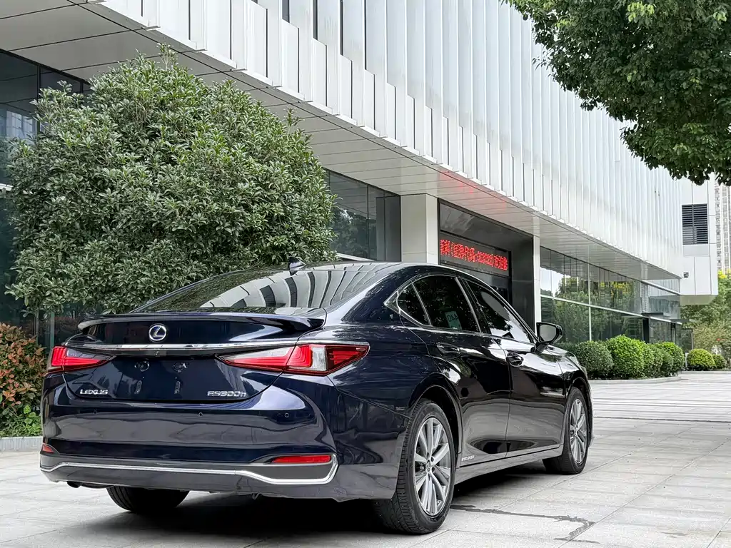 Lexus ES — миниатюра 6