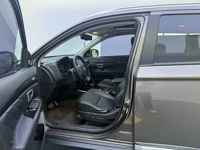 Mitsubishi Outlander — миниатюра 14