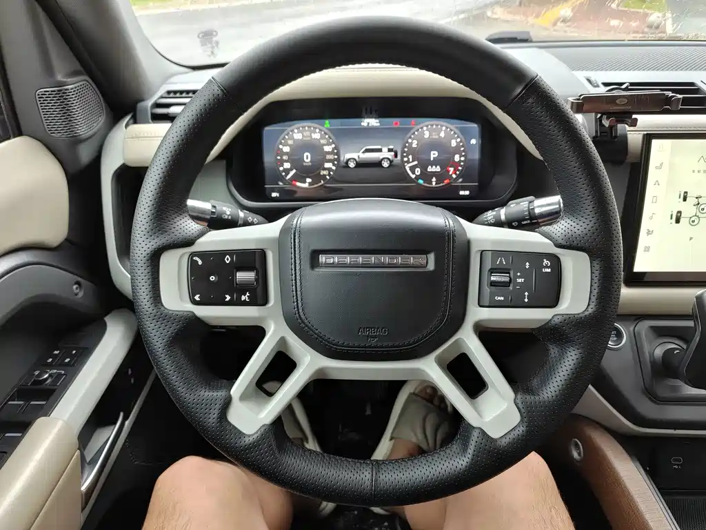 Land Rover Defender — миниатюра 8