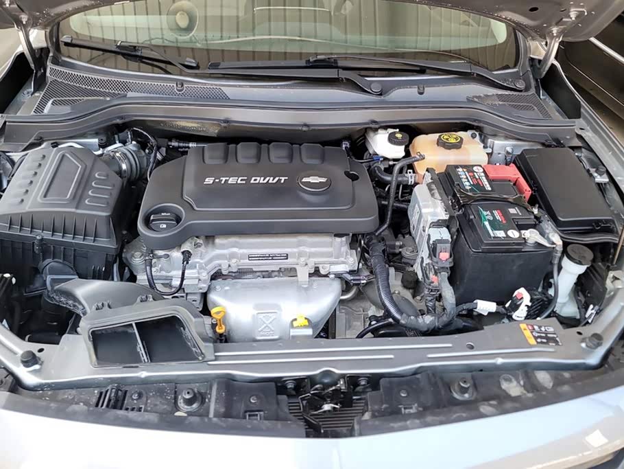 Chevrolet Monza 1.5 л 2022 г. Серебристо-серый, пробег 48600 км