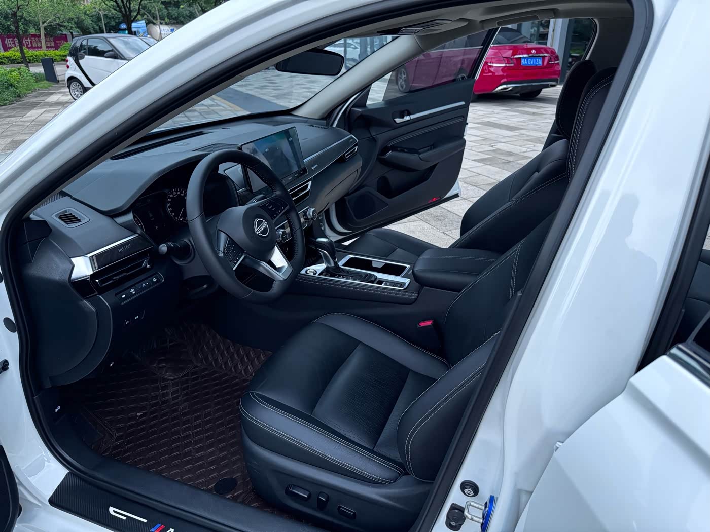 Nissan Teana 2.0 л 2023 г. Белый, пробег 30000 км