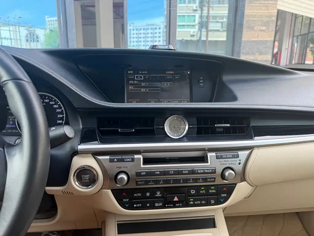 Lexus ES — миниатюра 12