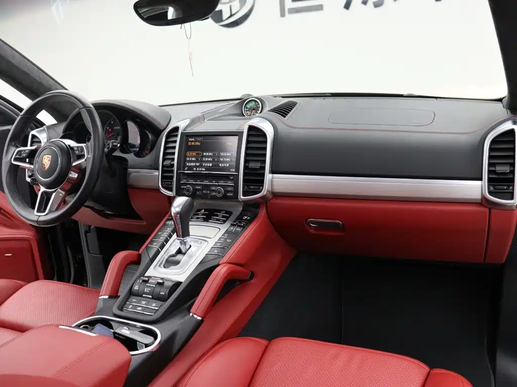 Porsche Cayenne — миниатюра 23