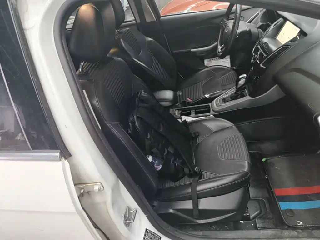 Ford Focus — миниатюра 25