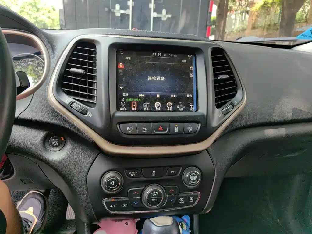 Jeep Cherokee (Import) — миниатюра 6