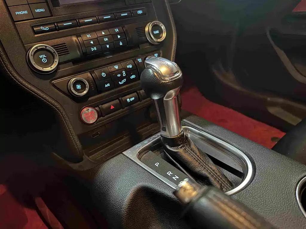Ford Mustang — миниатюра 10
