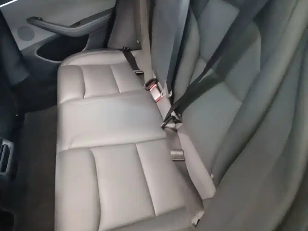 Tesla Model 3 — миниатюра 17