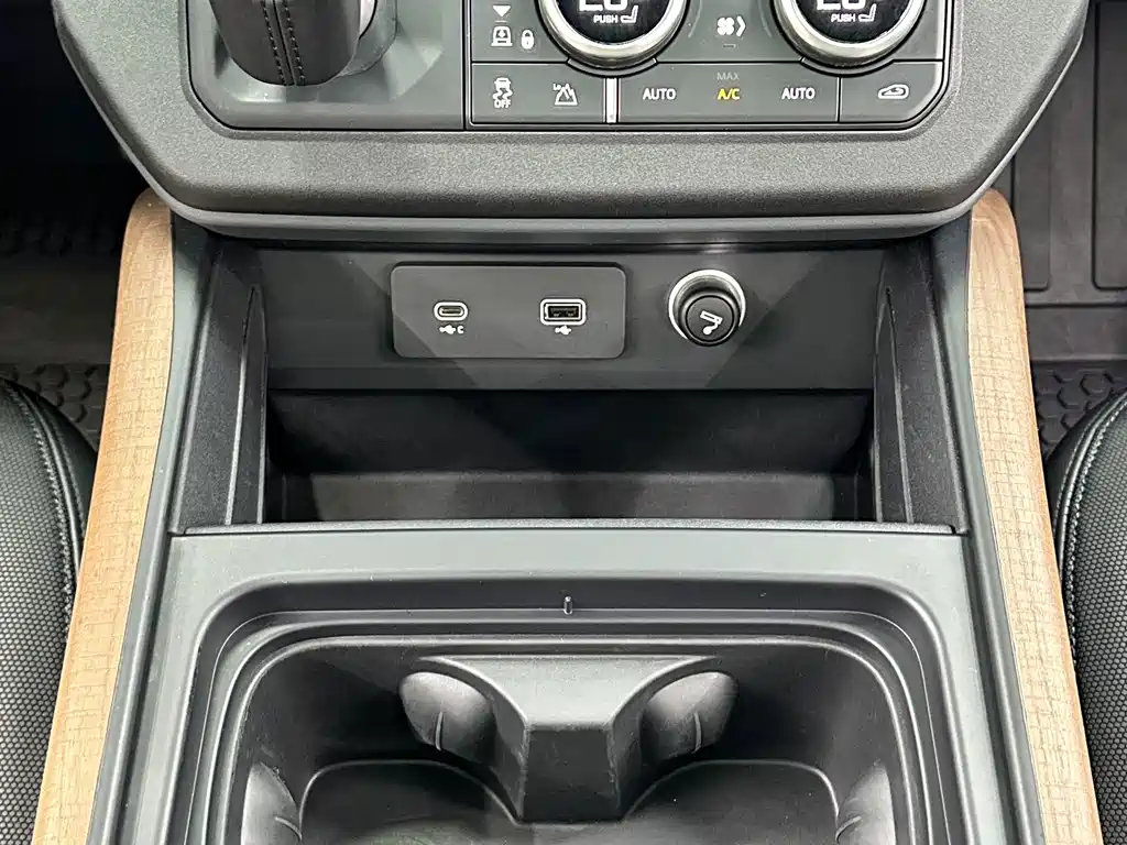 Land Rover Defender — миниатюра 19