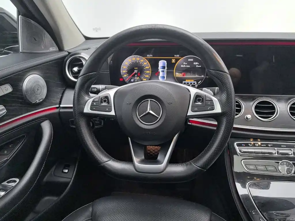 Mercedes-Benz E-Class — миниатюра 11