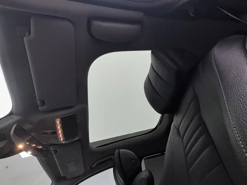 Mercedes-Benz E-Class — миниатюра 14