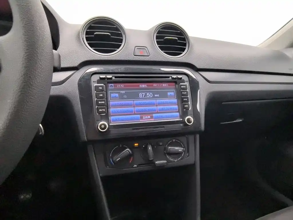 Volkswagen Jetta — миниатюра 12