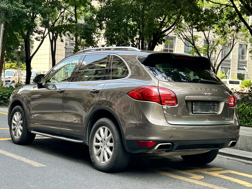 Porsche Cayenne — миниатюра 4