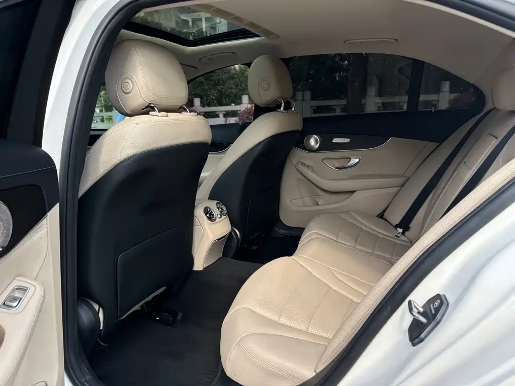 Mercedes-Benz C-Class — миниатюра 4