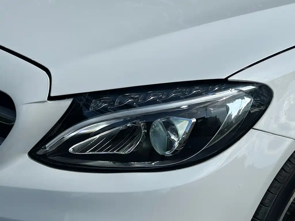 Mercedes-Benz C-Class — миниатюра 10