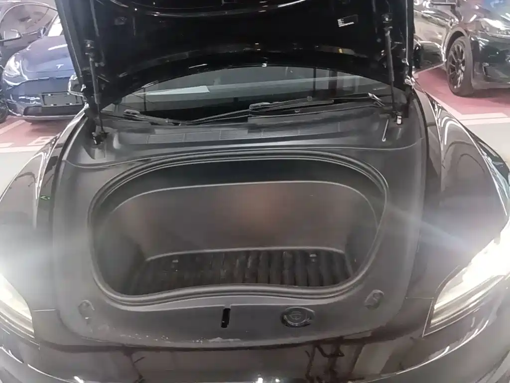 Tesla Model 3 — миниатюра 20