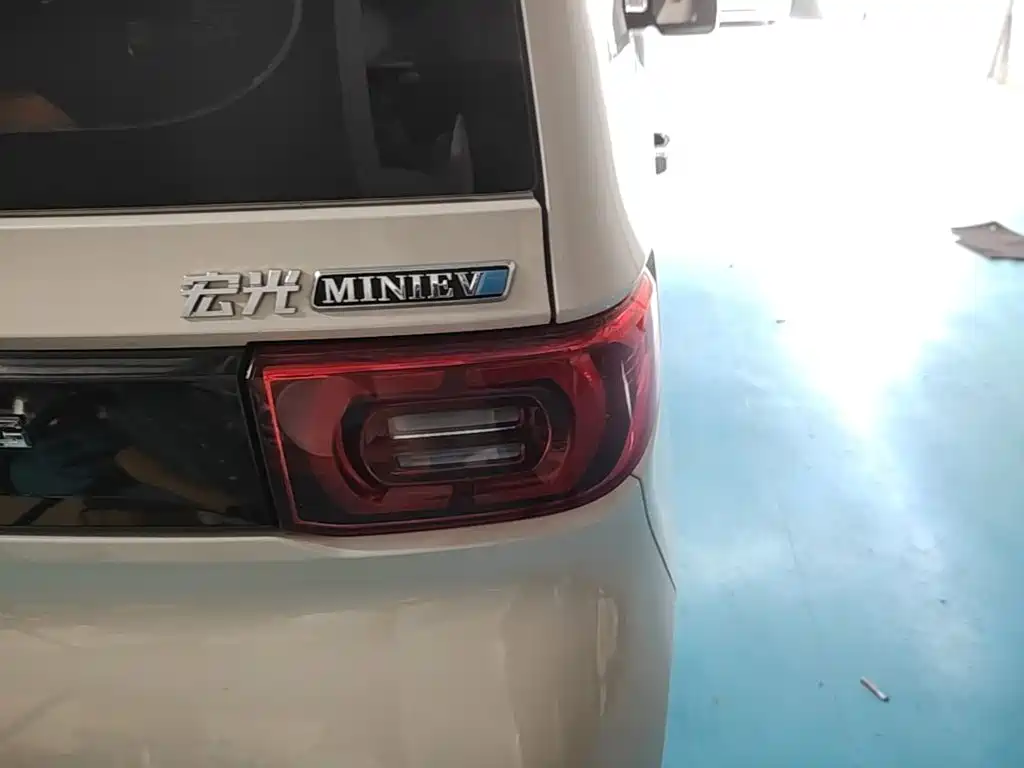 Wuling MINIEV — миниатюра 8