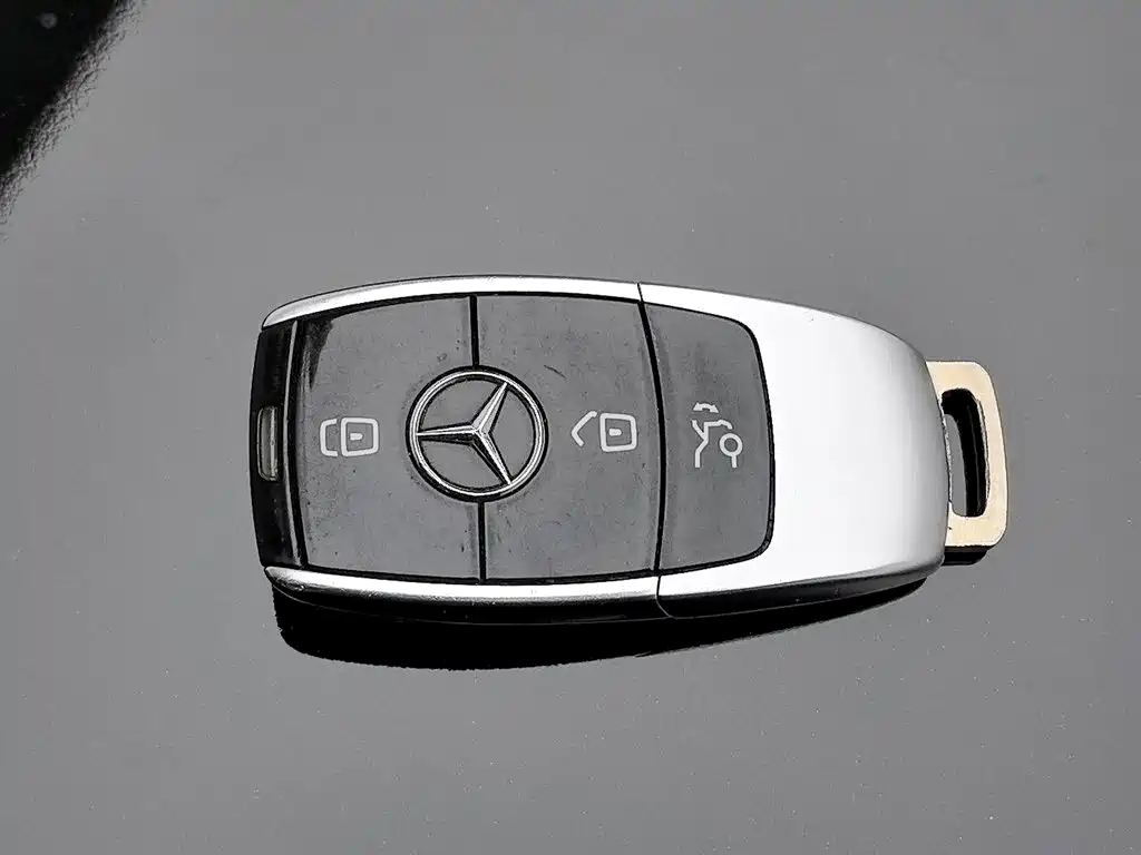 Mercedes-Benz E-Class — миниатюра 19