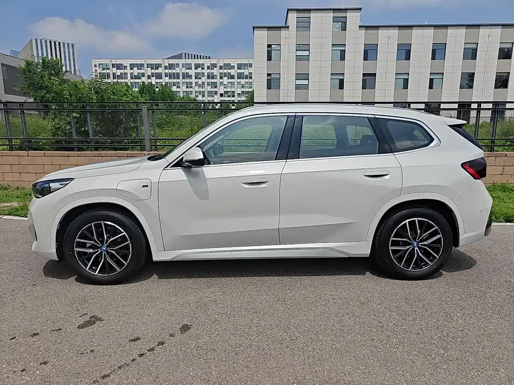 BMW iX1 2025 eDrive25L M Sport