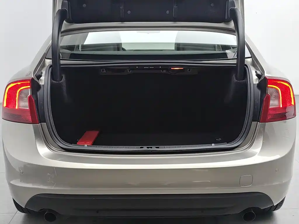 Volvo S60 (Import) — миниатюра 16
