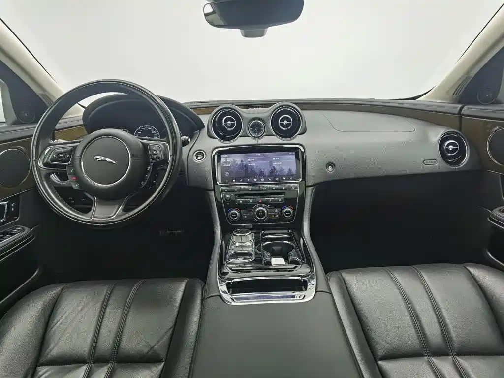 Jaguar XJ — миниатюра 5