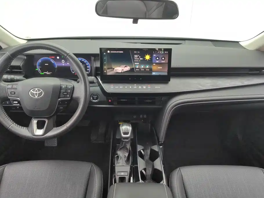 Toyota Camry — миниатюра 12