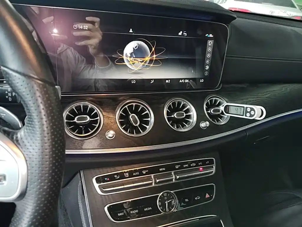 Mercedes-Benz E-Class — миниатюра 13