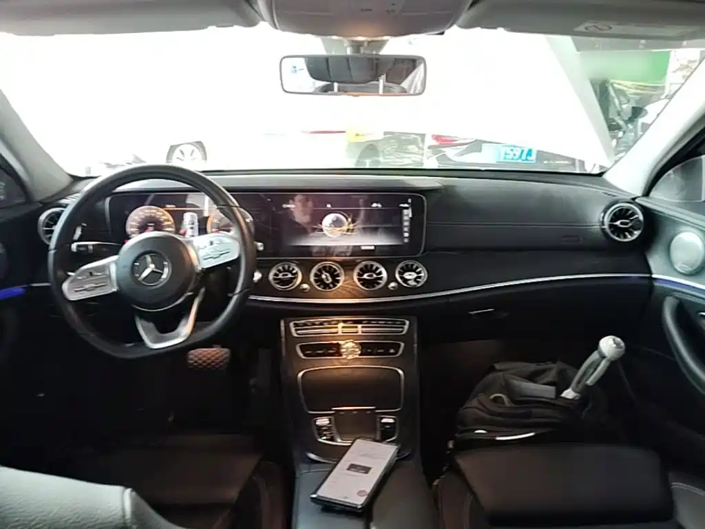 Mercedes-Benz E-Class — миниатюра 10