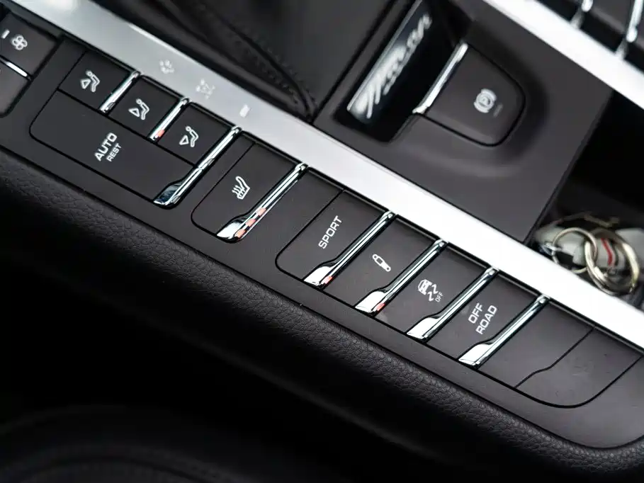 Porsche Macan — миниатюра 18