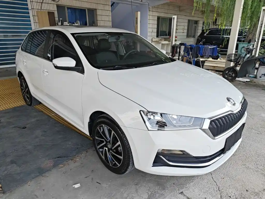 Skoda Rapid Spaceback — миниатюра 4