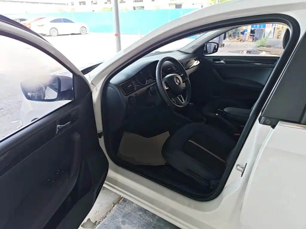 Skoda Rapid Spaceback — миниатюра 16