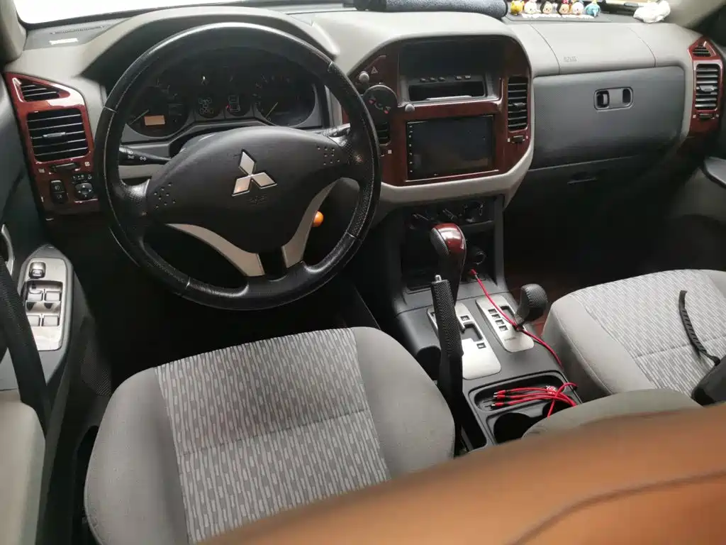 Mitsubishi Pajero — миниатюра 13