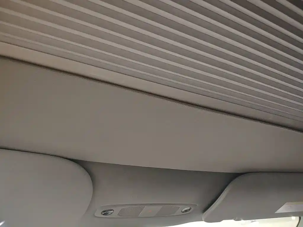 Tesla Model Y — миниатюра 18