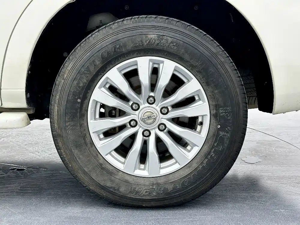 Nissan Patrol — миниатюра 20