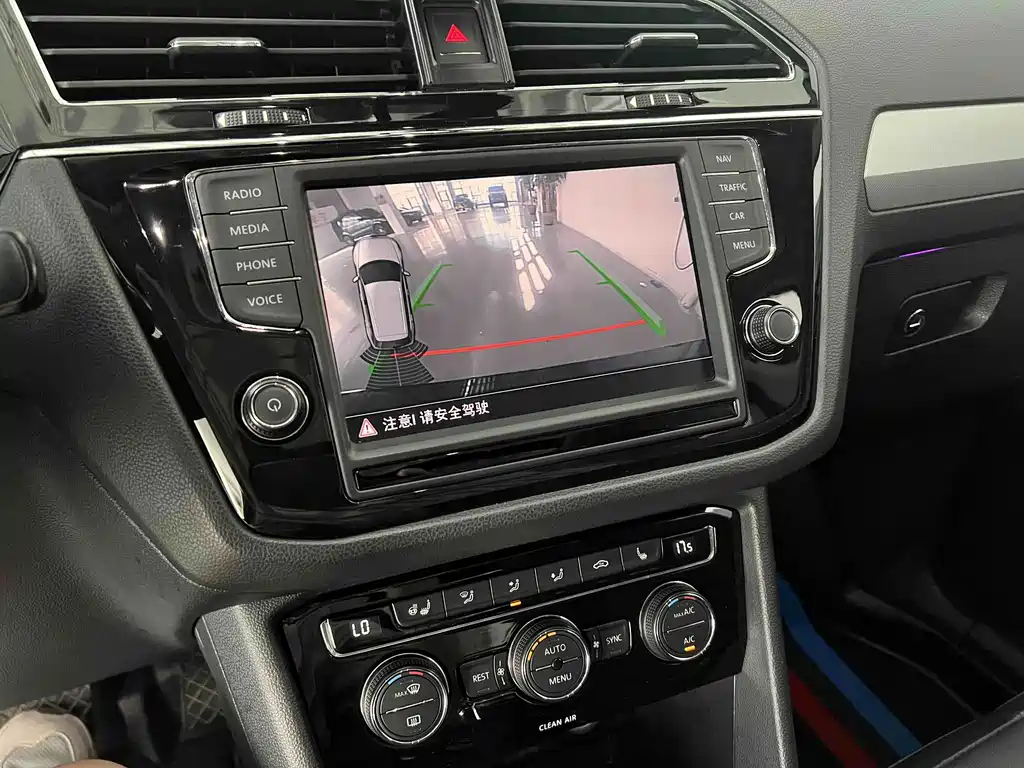 Volkswagen Tiguan L — миниатюра 20