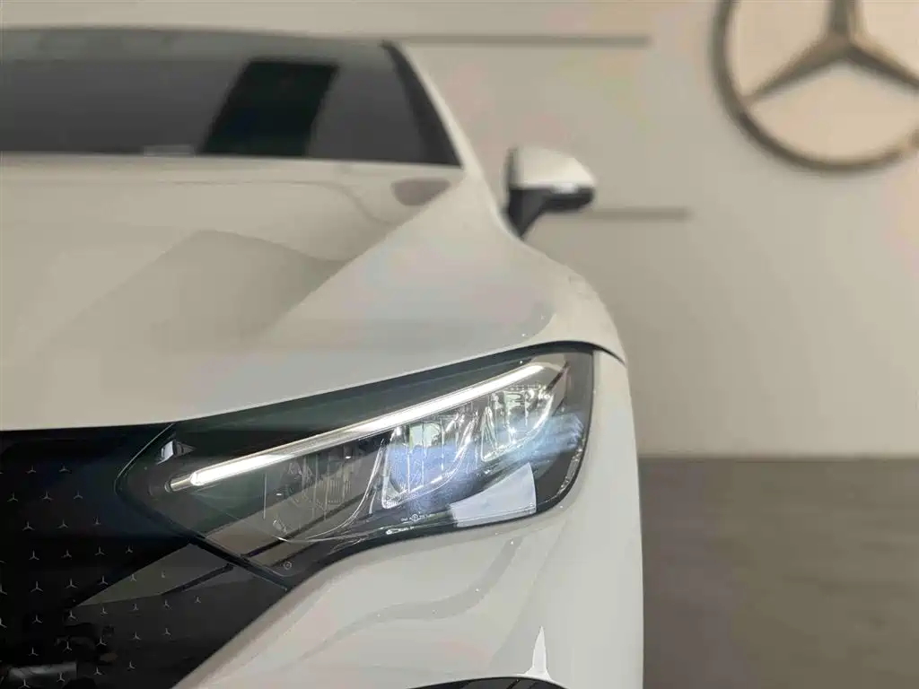 Mercedes-Benz EQE 2025 500 4MATIC Luxury