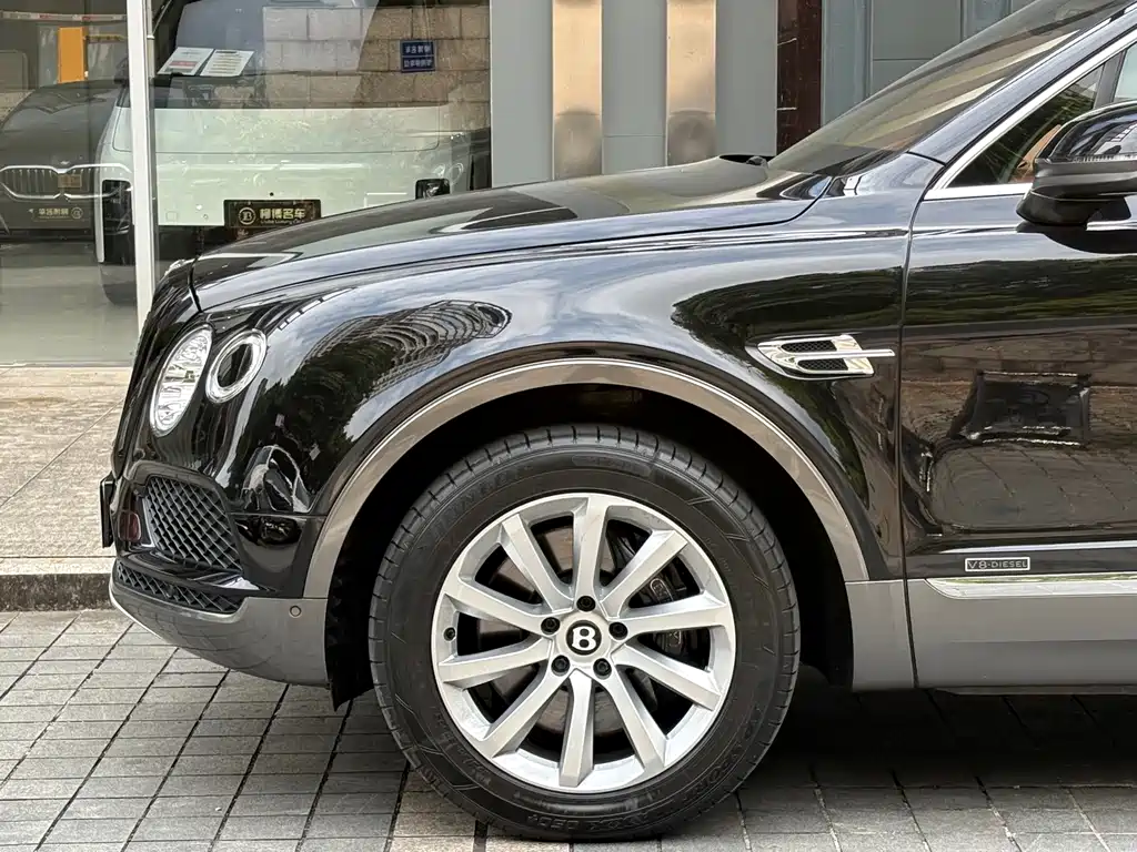 Bentley Bentayga — миниатюра 8