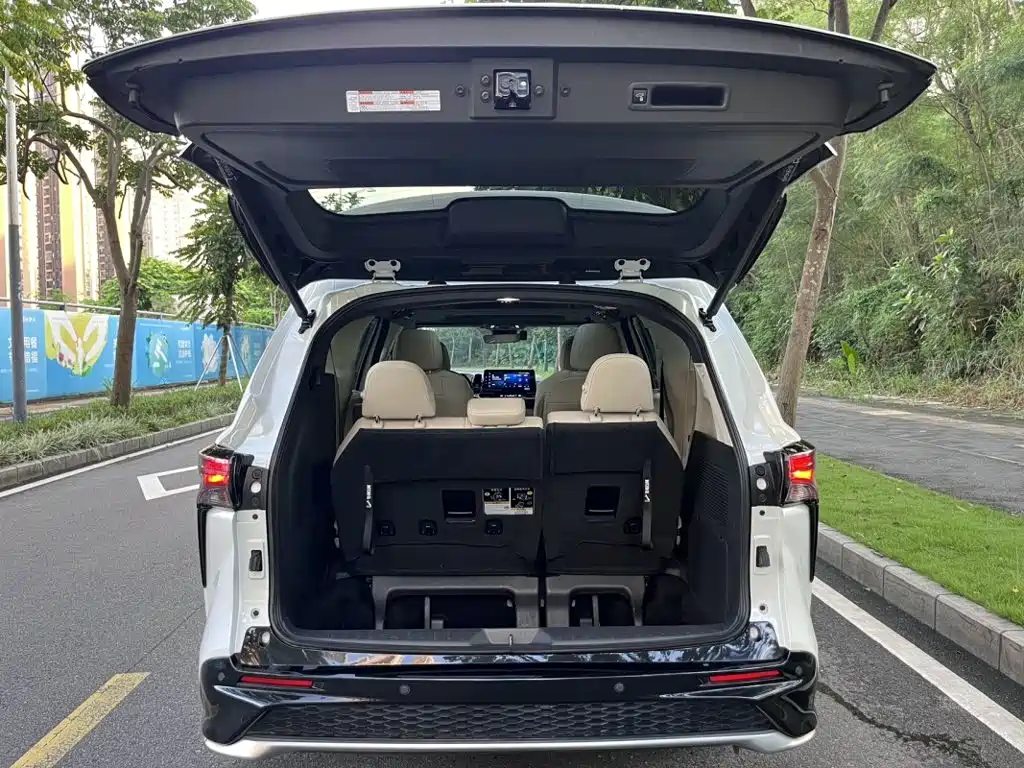 Toyota Granvia — миниатюра 19