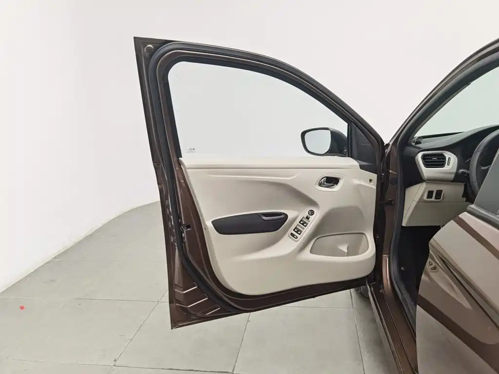 Citroen Elysee — миниатюра 8