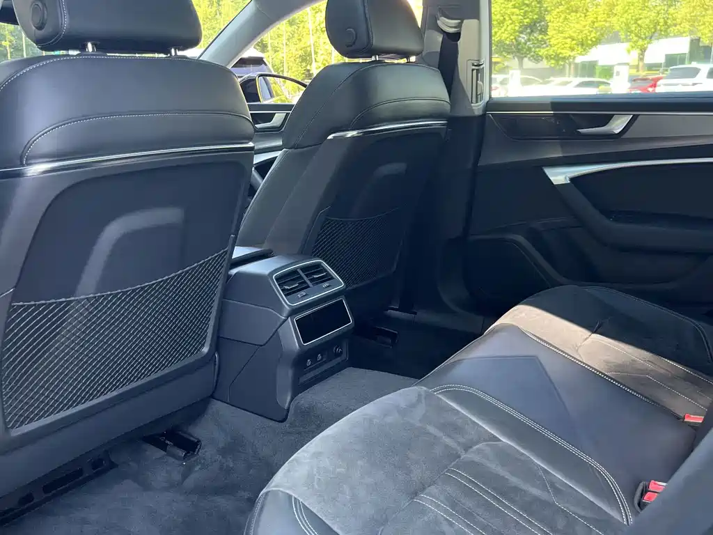 Audi A7L — миниатюра 9