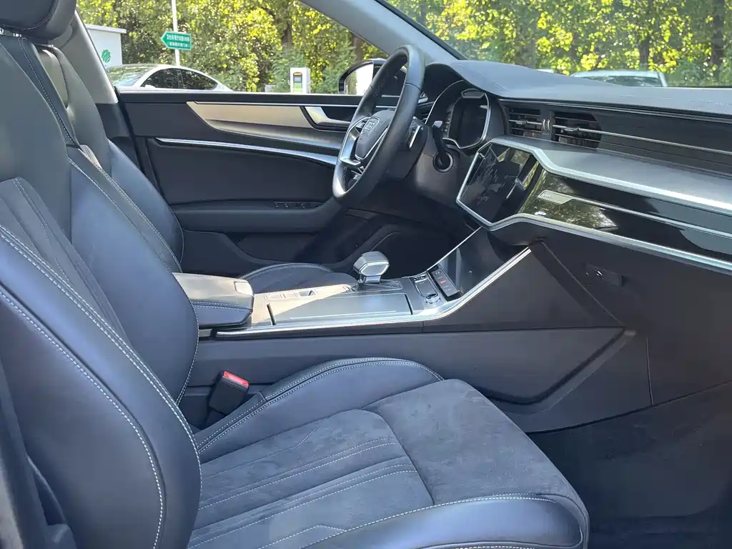 Audi A7L — миниатюра 6
