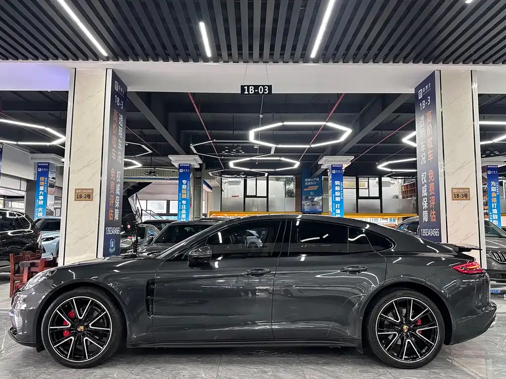 PORSCHE PANAMERA