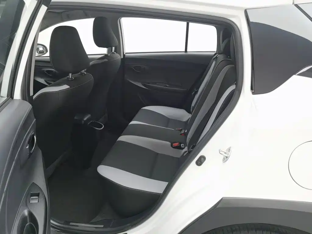 Toyota Yaris L — миниатюра 15