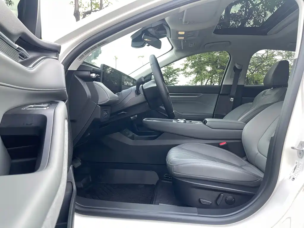 Заказать Ford Mondeo 2026 года за 3 915 661 ₽  из Китая