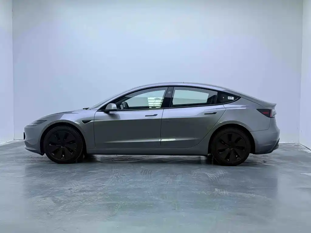 Tesla Model 3 — миниатюра 3