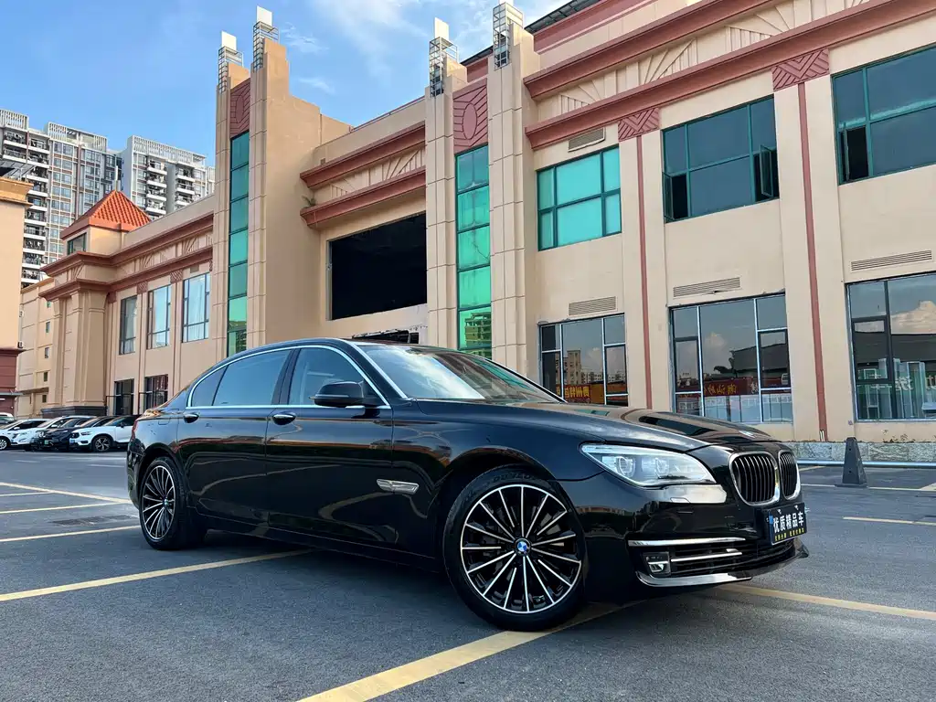 BMW 7 Series — миниатюра 3