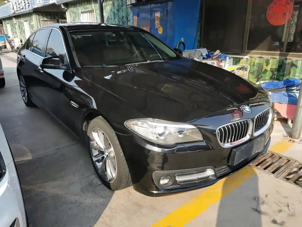 BMW 5 Series — миниатюра 4
