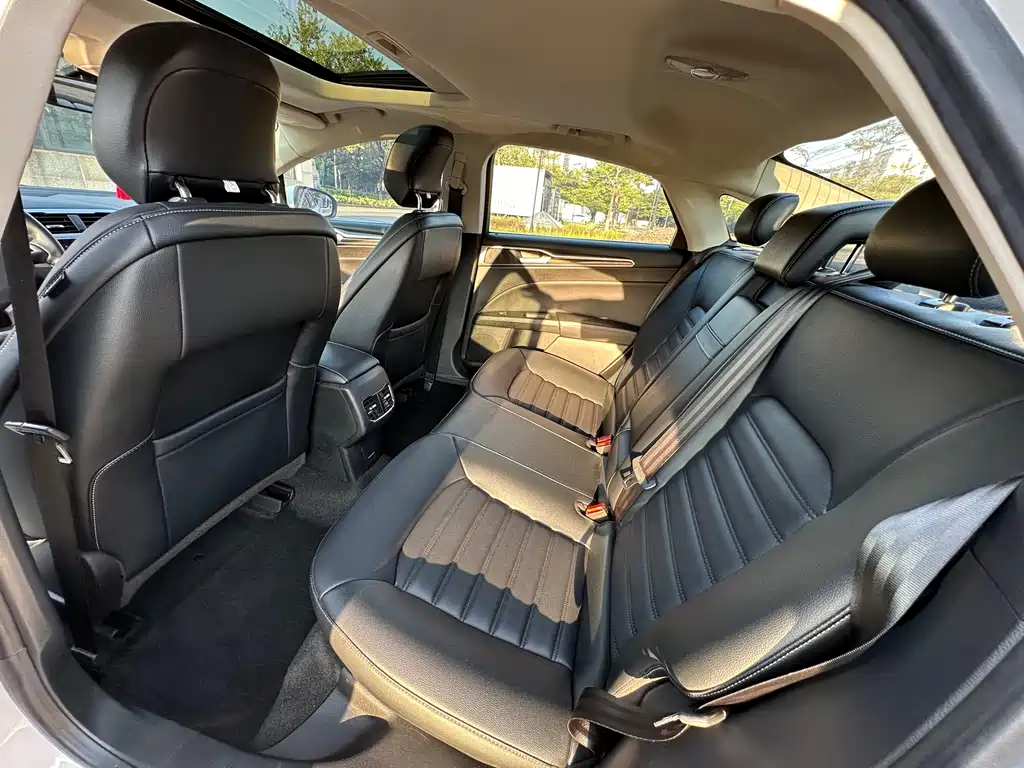 Ford Mondeo — миниатюра 9