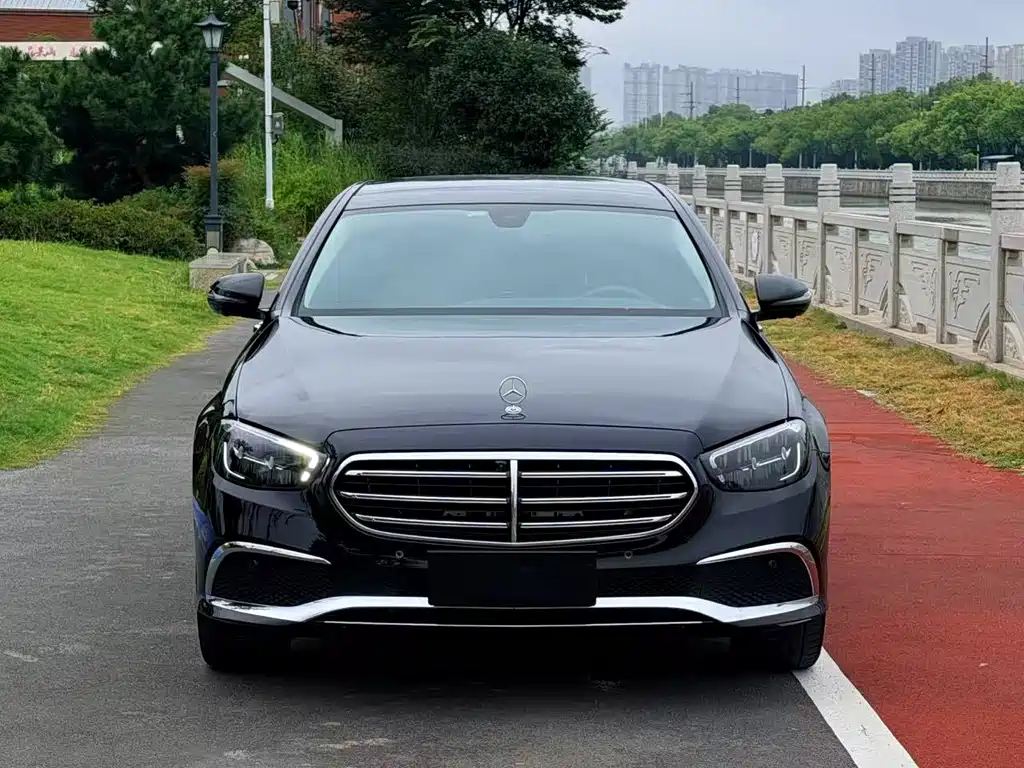 Mercedes-Benz E-Class — миниатюра 2