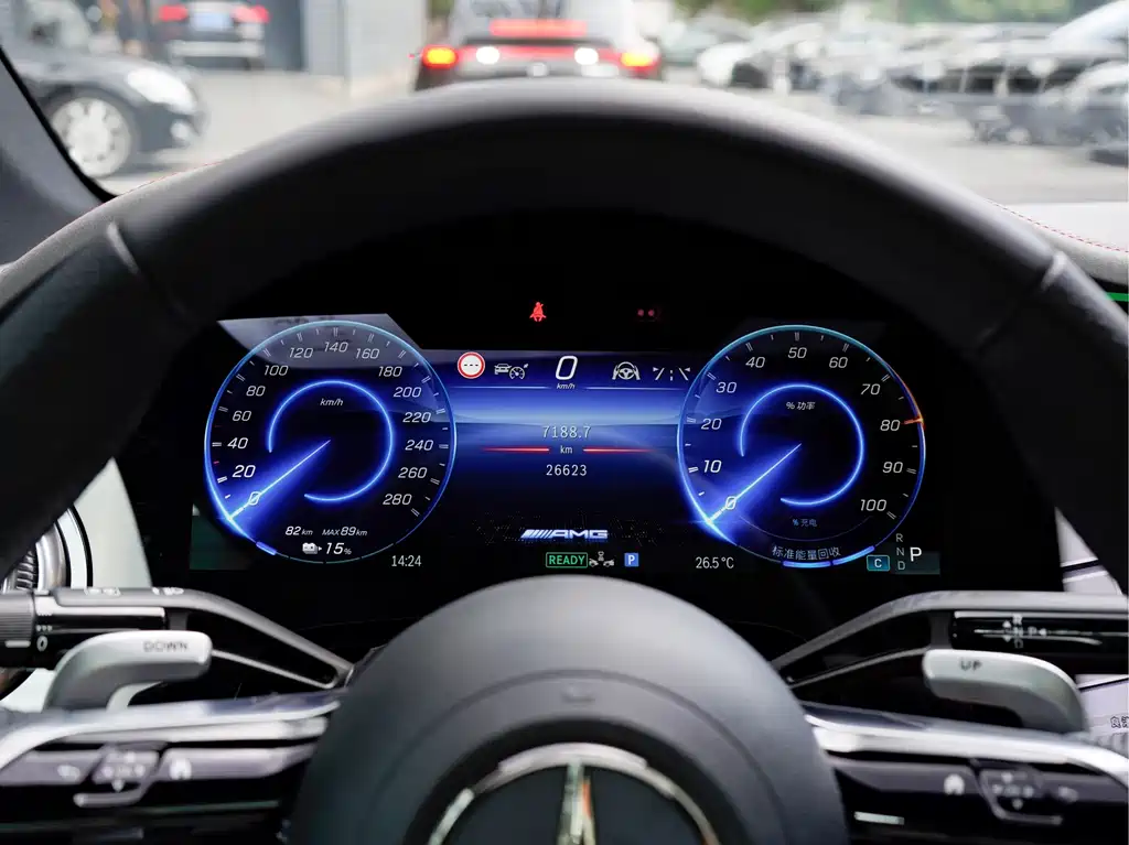 Mercedes-Benz EQE AMG — миниатюра 9
