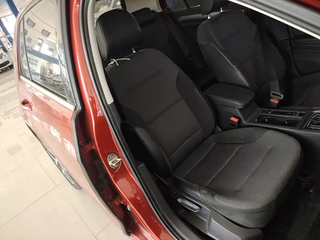 Volkswagen Golf — миниатюра 25